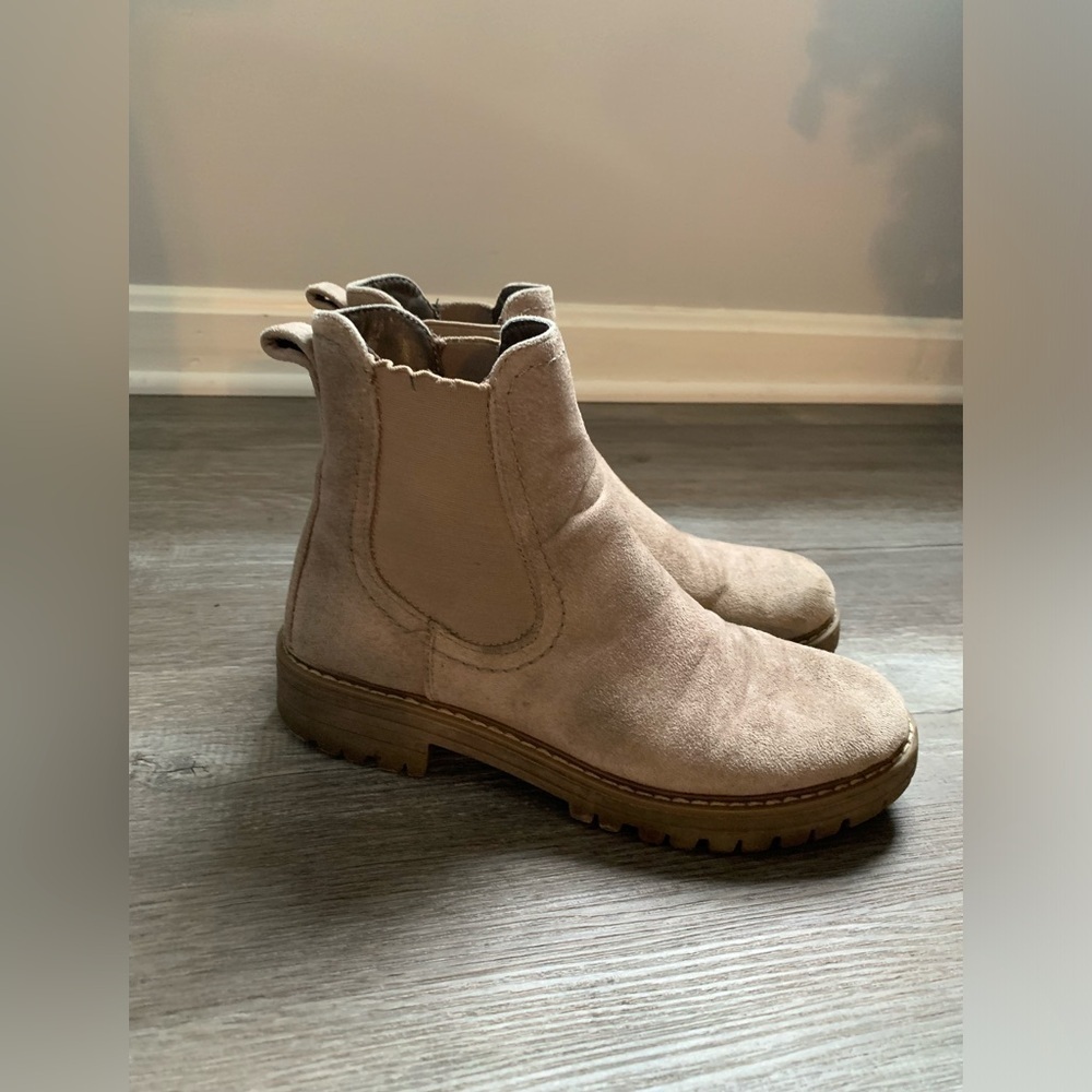 Cliffs Booties Chelsea Boots Tan Nude Beige Comfy Boots Size 7 M